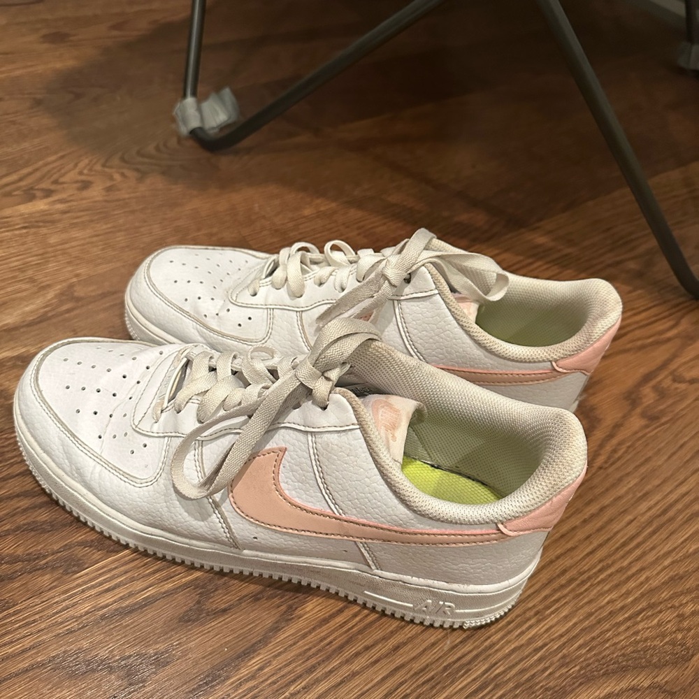 Women’s Nike White and Pink Sneakers Air Force 1